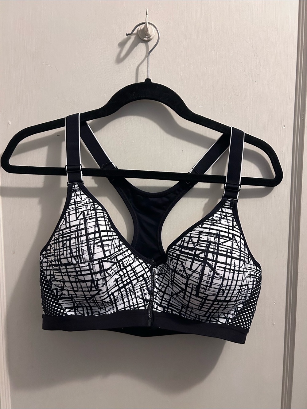 Maidenform Black and White Patterned Front-Zip Sports Bra